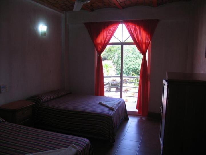 Hotel Y Suites Bugambilias Ринкон-де-Гуайябитос Экстерьер фото