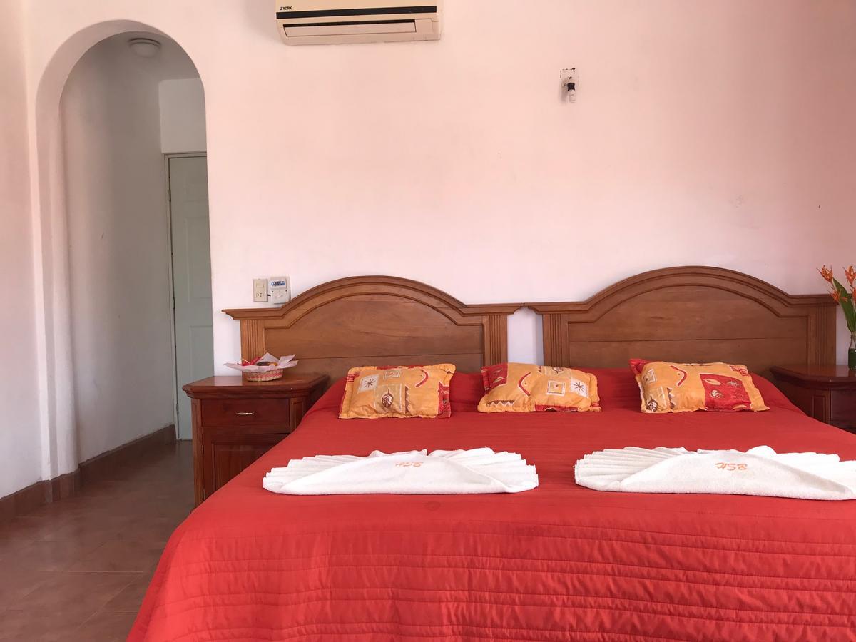 Hotel Y Suites Bugambilias Ринкон-де-Гуайябитос Экстерьер фото